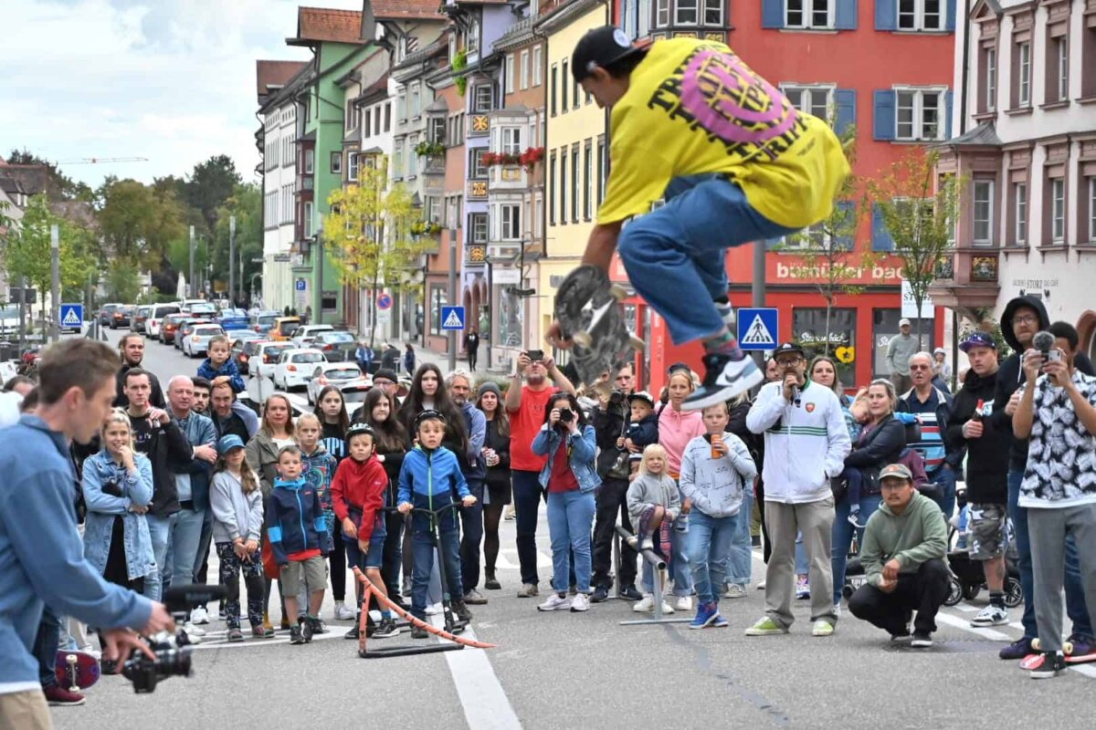Staunende Blicke - auf dem autofreien Friedrichsplatz. Archiv-Foto: al