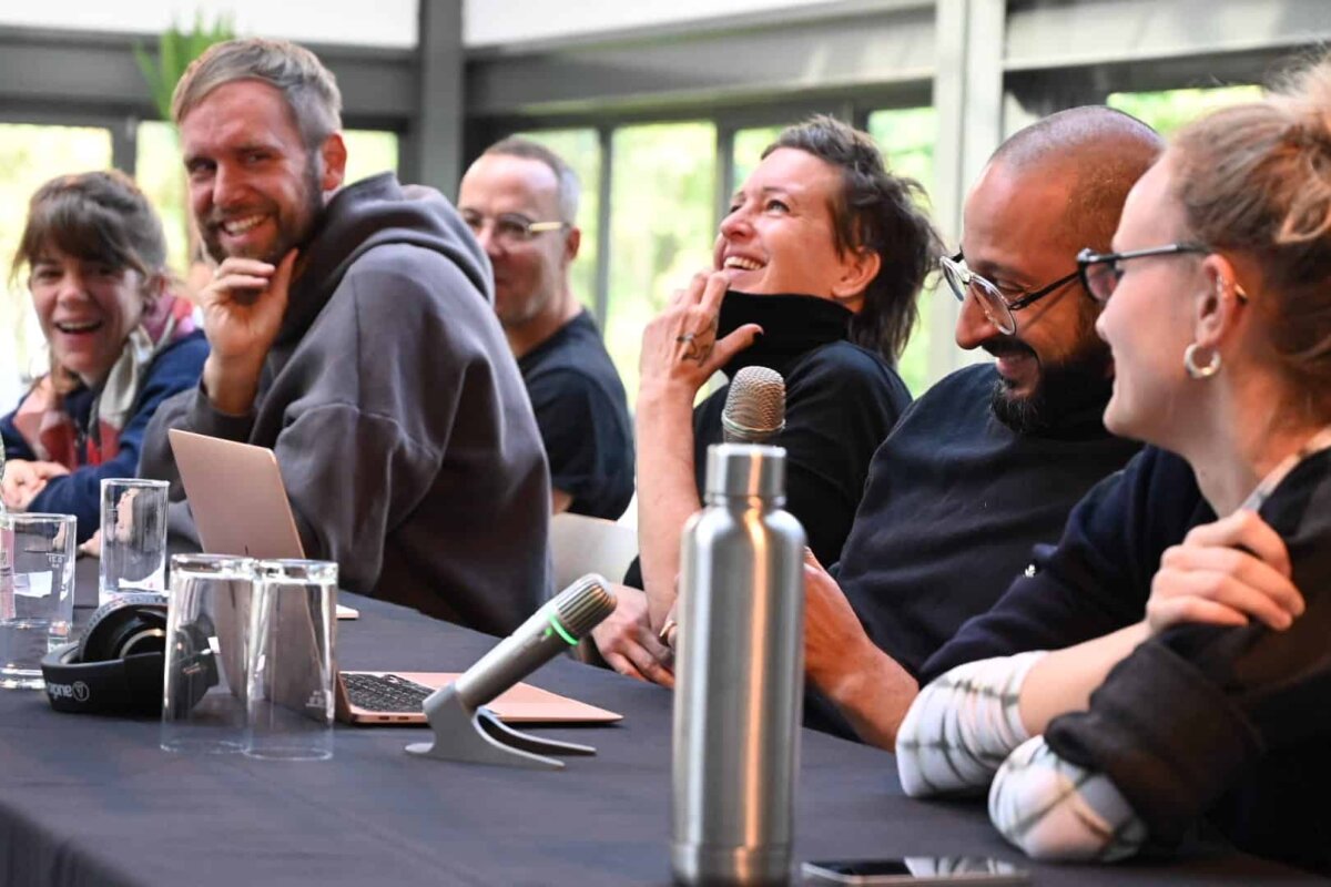 Gute Stimmung: Die Autorinnen und Autoren bei der abschließenden Matinée der Deutsch-Schweizer Literaturtage in der Hauser-Halle am Sonntag. Foto: al