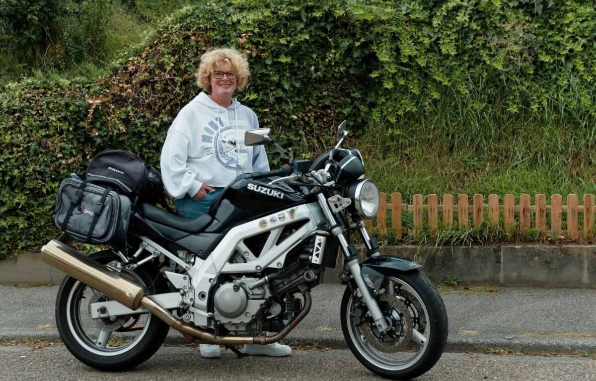 Marion Spohrer mit ihrer Suzuki. Foto: privat