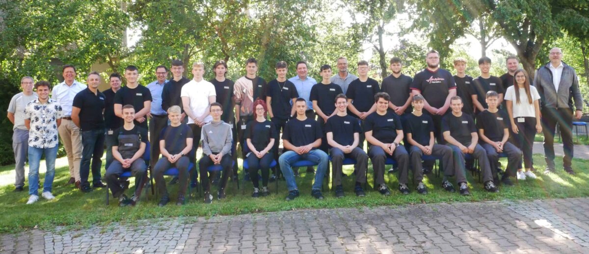 Ausbildungsstart bei KERN-LIEBERS in Schramberg. Foto: pm