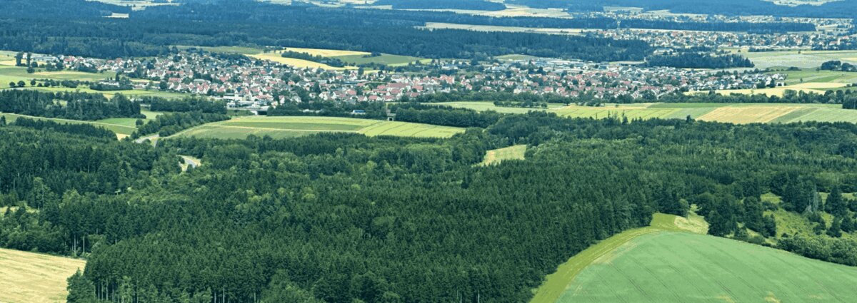 Vom Testturm aus gesehen: die Gemeinde Villingendorf. Foto: gg