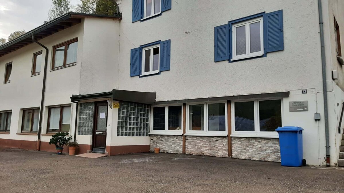 Die geschlossene Praxis in Lauterbach. Foto: Sonja Rajsp-Lauer