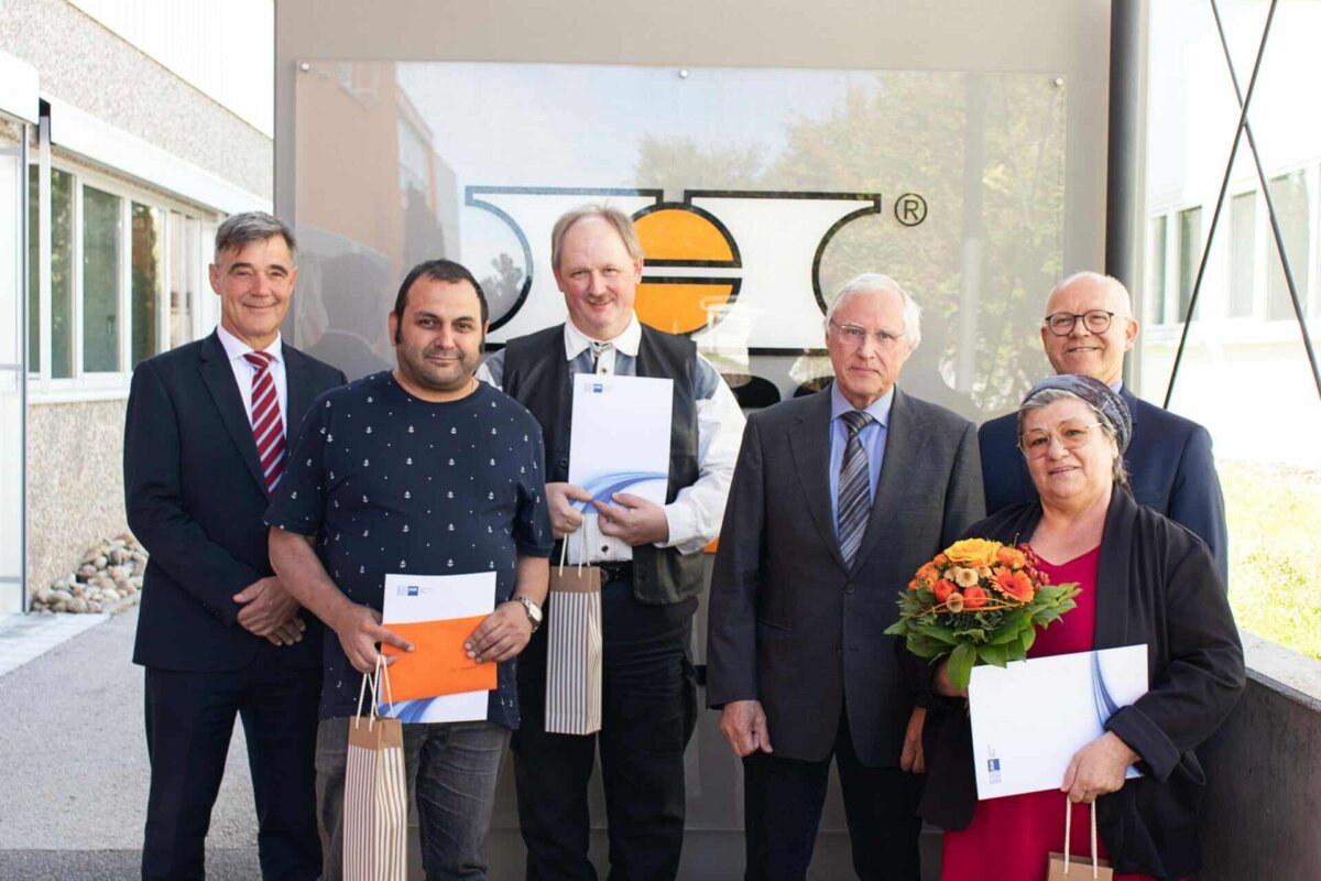 Bei der diesjährigen Jubilarfeier wurden fünf HECO-Mitarbeitende für ihr langjähriges Engagement geehrt. Von links nach rechts: Achim Carstanjen (Geschäftsführer), Eser Karademir, Klaus Fleig, Stefan Hettich (Vorsitzender des Beirats), Rozina Schwab und Jürgen Neujahr (Betriebsratsvorsitzender). Es fehlen Martin Witzok und Fritz Flaig. Foto: pm