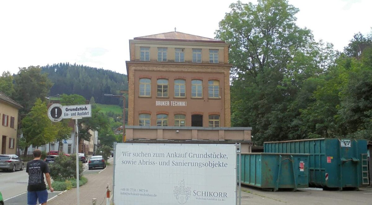 Mitte September ließ der Eigentümer das Gebäude an der Berneckstraße entrümpeln. Archiv-Fioto: him