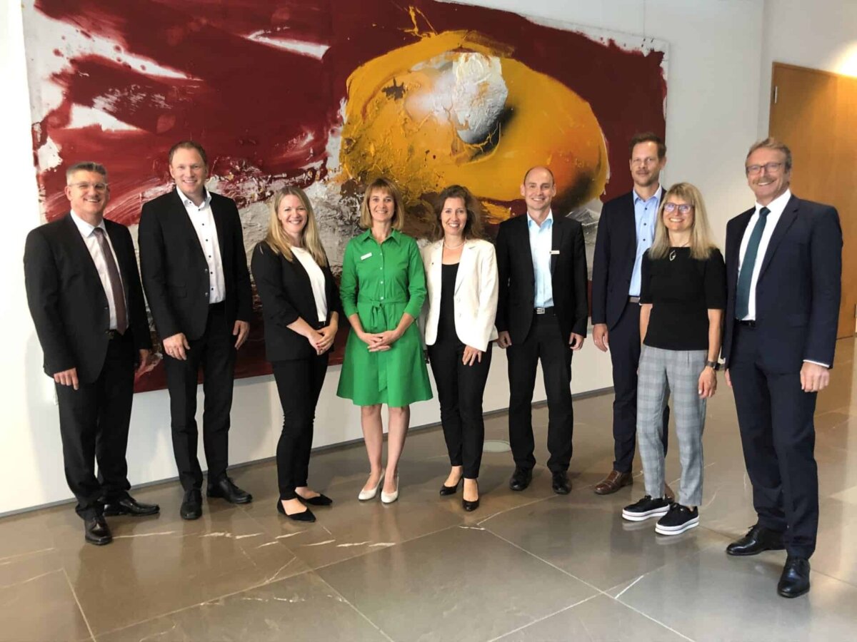 Unser Bild zeigt (von links): Christian Kinzel (stv. Vorstandsvorsitzender), Daniel Rühle, Claudia Holzer, Irene Kurz, Conny Dreher, René Schittenhelm, Stefan Jacobs, Karin Glunk und Matthäus Reiser (Vorstandsvorsitzender). Foto: pm