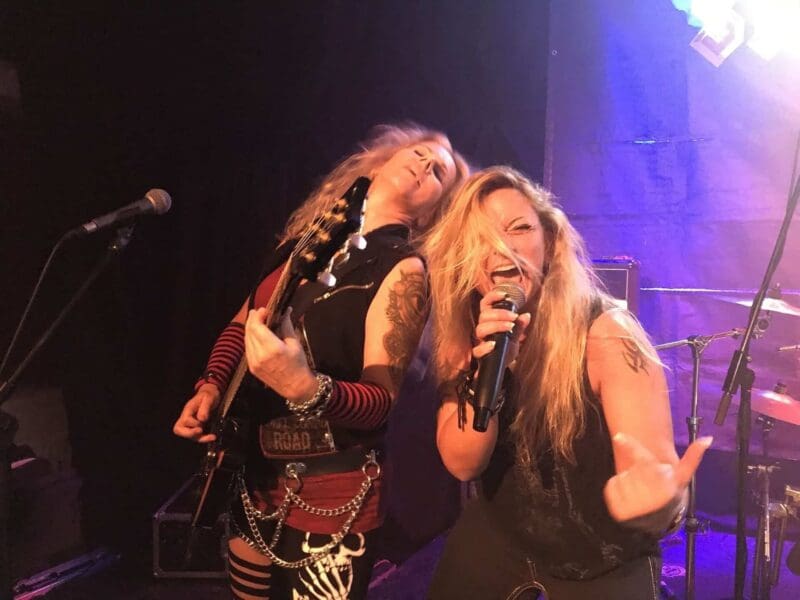 AC/DC Coverband „She’s got balls“ kommt wieder in den Kulturbesen. Foto: Ringwald