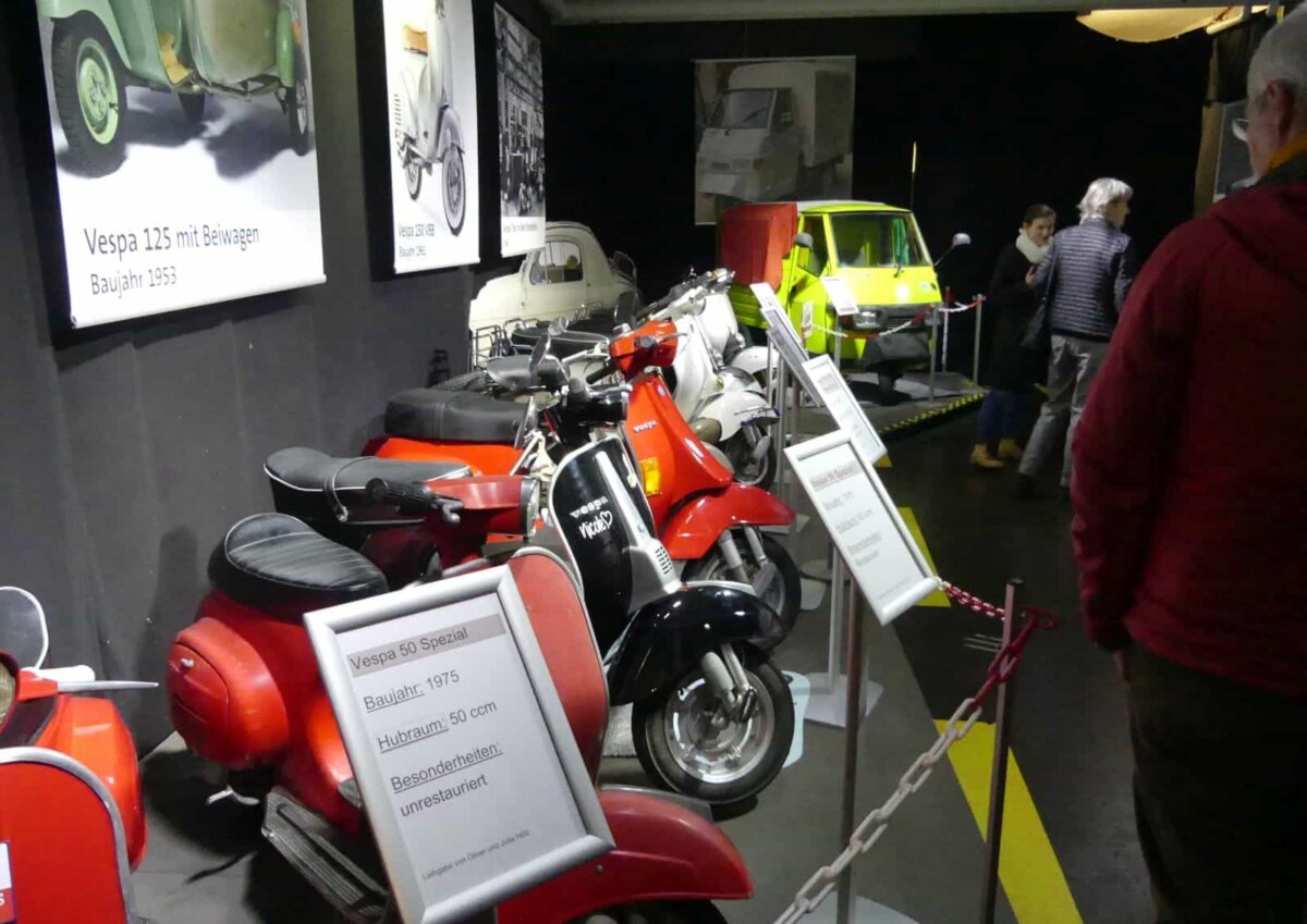Vespa Ausstellungseröffnung dk 101123 (20)