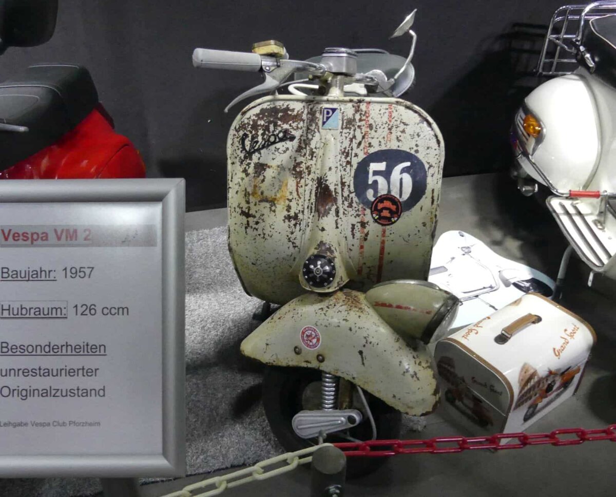 Vespa Ausstellungseröffnung dk 101123 (21)
