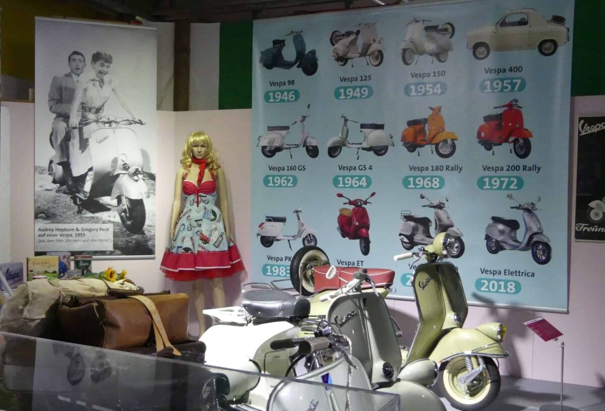 Die Vespa- Ein Kultgegenstand seit 1946. Ausstellung im Auto- und Uhrenmuseum in Schramberg. Foto: him