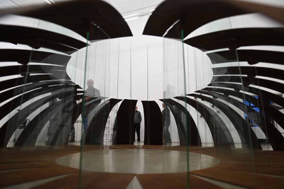 Einen Raum im Raum schuf im Rottweiler Bürgersaal 2023 Günter Wagner - das Forum Kunst-Programm für das Jahr 2024 verspricht ebenfalls viele Horizonte. Archivfoto: al