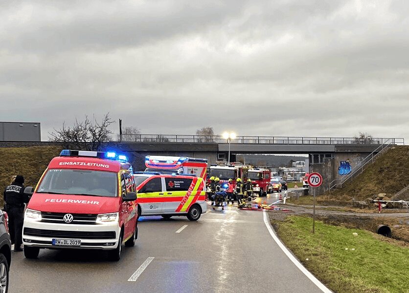 Schwerer Verkehrsunfall bei Deißlingen. Foto: Blaulichtreport Rottweil