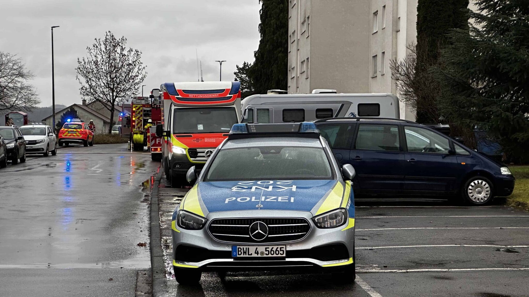 wohnung-verraucht-feuerwehreinsatz-im-mehrfamilienhaus-in-rottweil