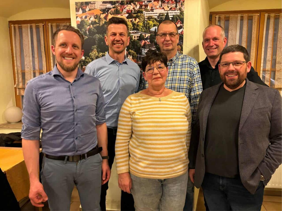 Von links: Sebastian Holzhauer, Dragan Rajic, Edith Grasshoff, Christian Kaufmann, Konstantin Tenberken, Anton Graf. Theresa Renz und Clara Nevecny sind nicht im Bild. Foto: SPD