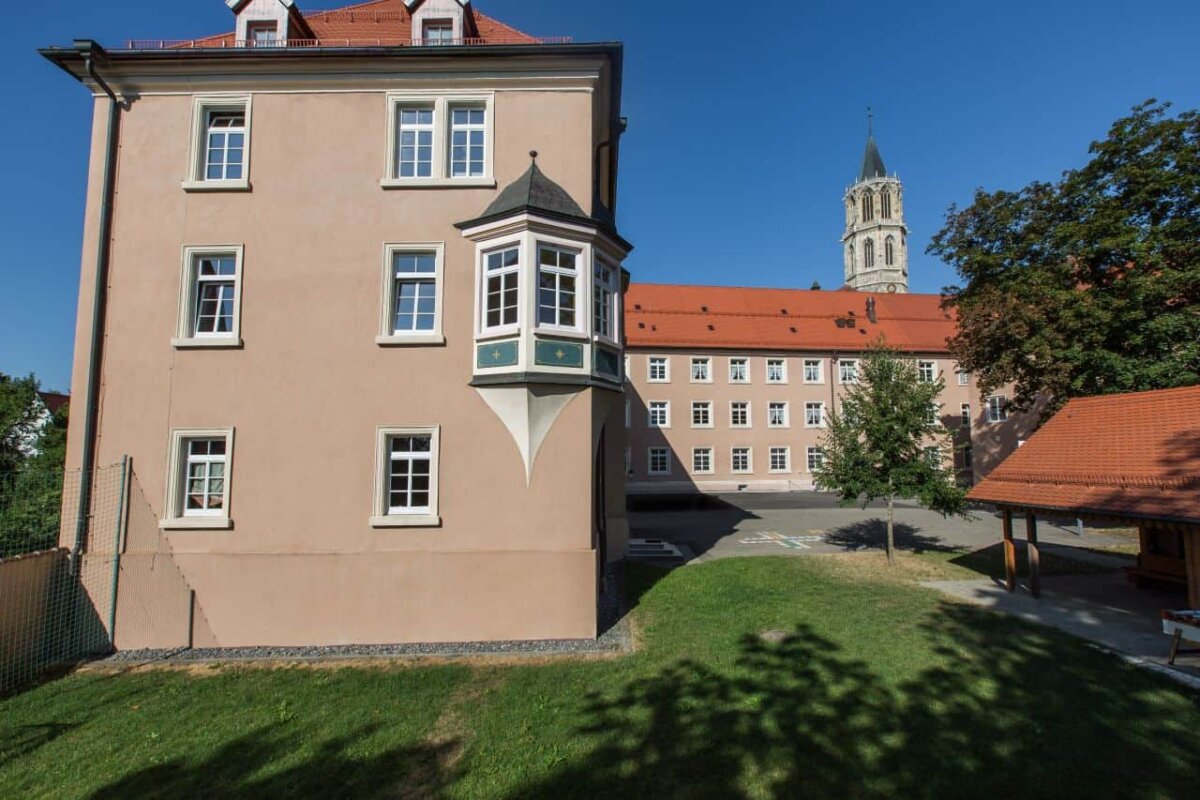 In den historischen Mauern des bischöflichen Konvikts erhält der Stadtschreiber Kost und Logis. (Foto: Konvikt Rottweil).