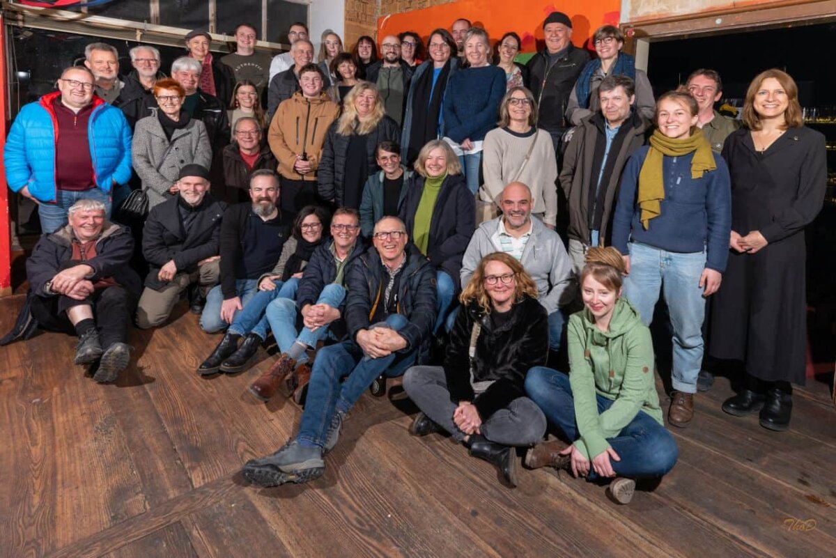 Das Team vom Schwarzen lamm freut sich über die neuerliche Rekordsumme von 17.000 Euro. Foto: pm