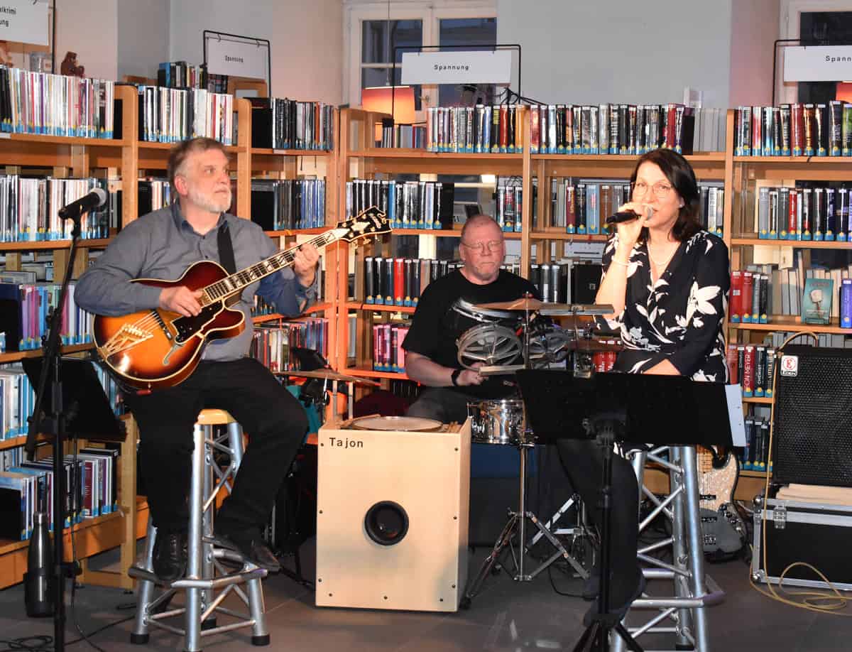 240501 jit 0970 twotolistento