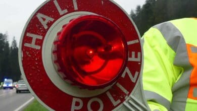 halt stop polizei kelle symbol dk 160418 (2)