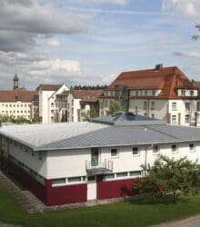 haus lebensquell vor klosterfront dkpm 040621