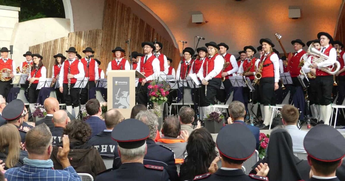 Viel Beifall für die Musikerinnen und Musiker. Fotos: him