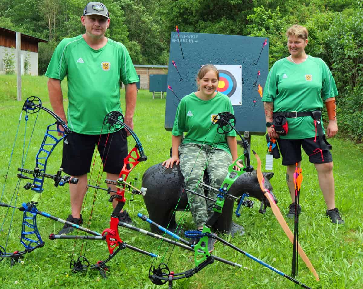 240702 v.li. john petek, landesmeisterin maike burkard, maren sohr