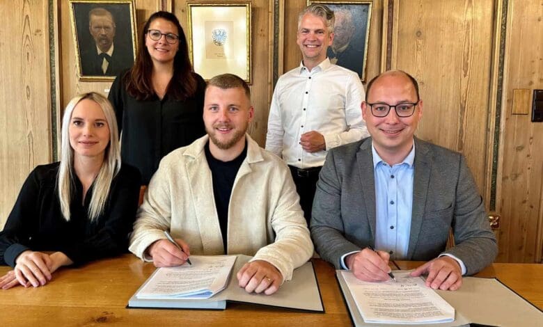 vertragsunterzeichnung modehaus hoffmeyer