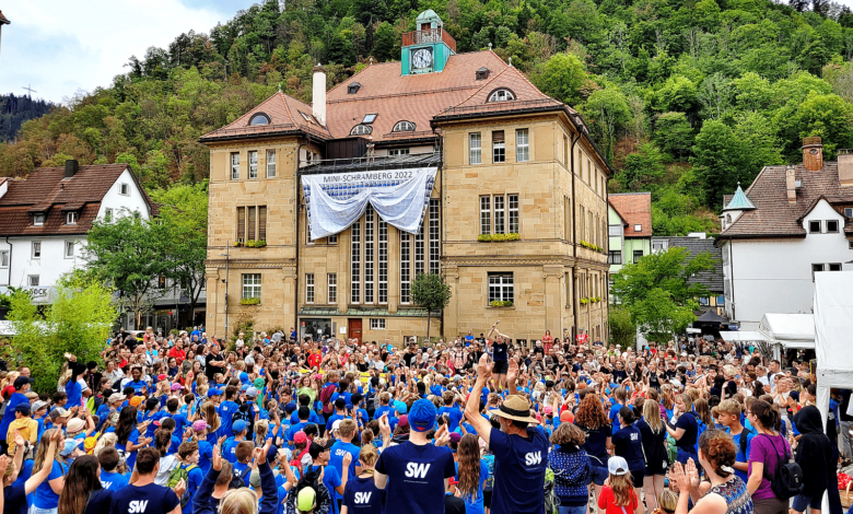 mini schramberg banner enthüllung2022 dkpm 090824