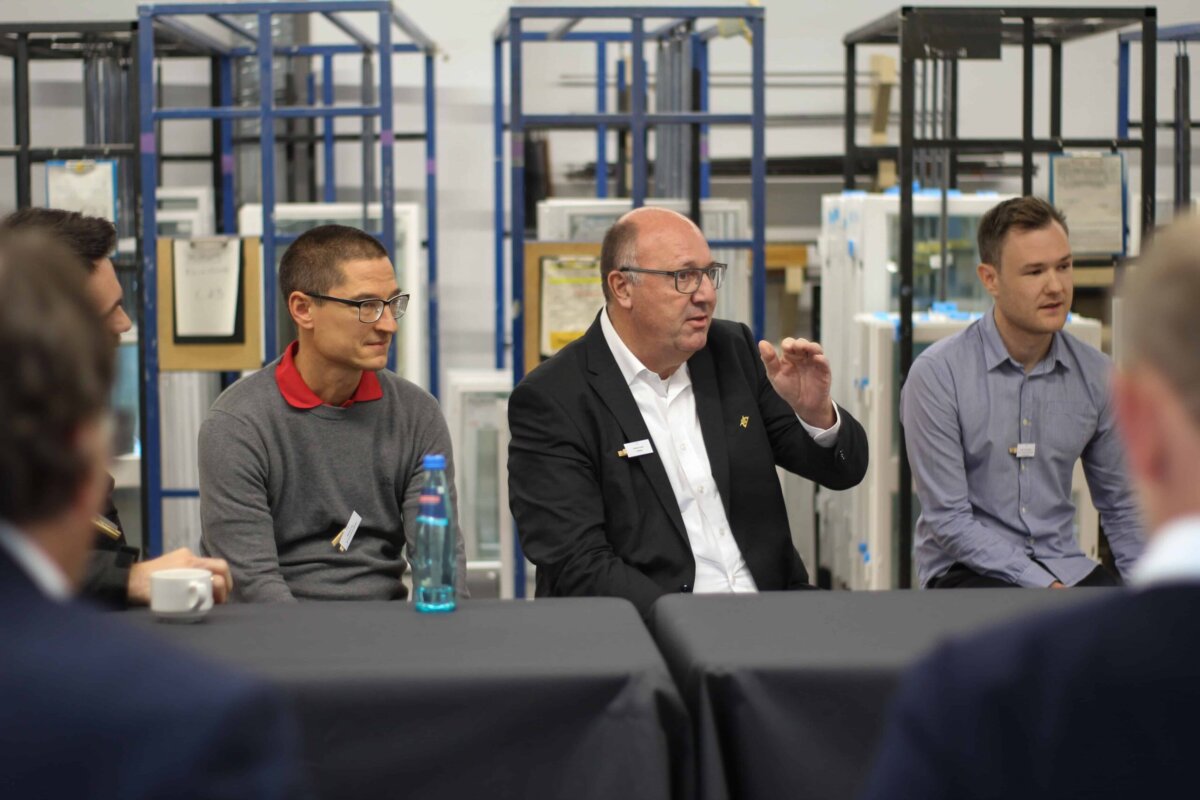 Bisher größtes Vernetzungstreffen von Wirtschaft, Politik und Interessierten im Ländle bei der Holzmanufaktur Rottweil. Foto: pm