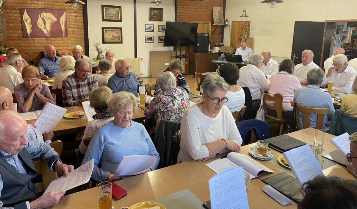 Gut besucht war das gemeinsame Volksliedersingen des Männergesangvereins Liederkranz und des Kirchenchors Neufra. Foto: Rainer Pfautsch