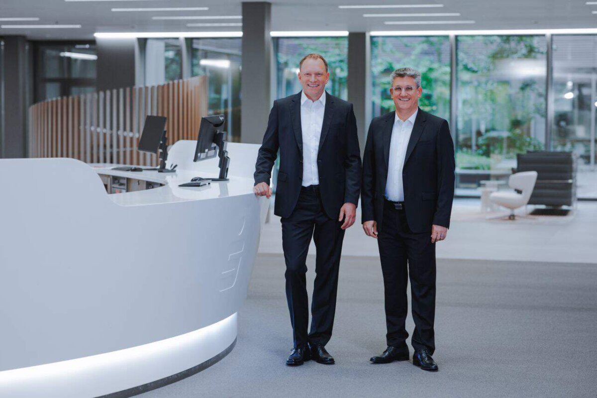 Von links: Daniel Rühle (Mitglied des Vorstands) und Christian Kinzel
(Vorsitzender des Vorstands) Foto: KSK