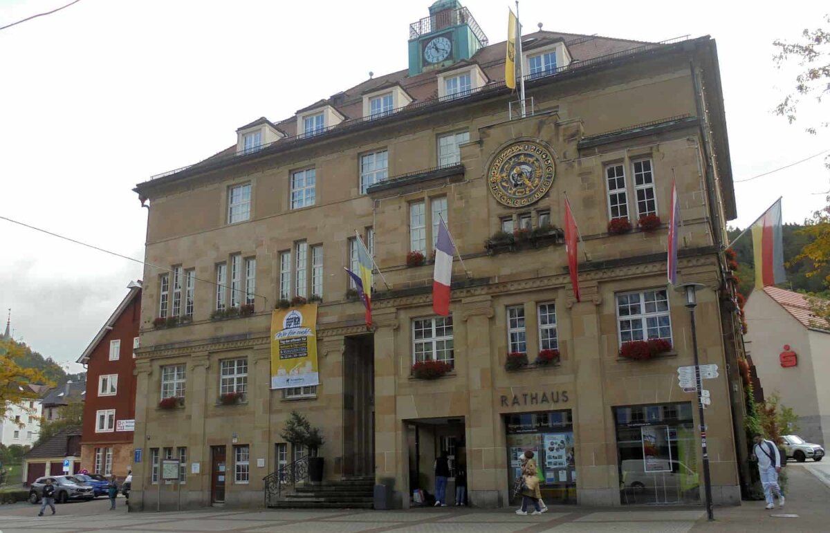 rathaus mit t. d.ot. werbung dk 280924 (1)