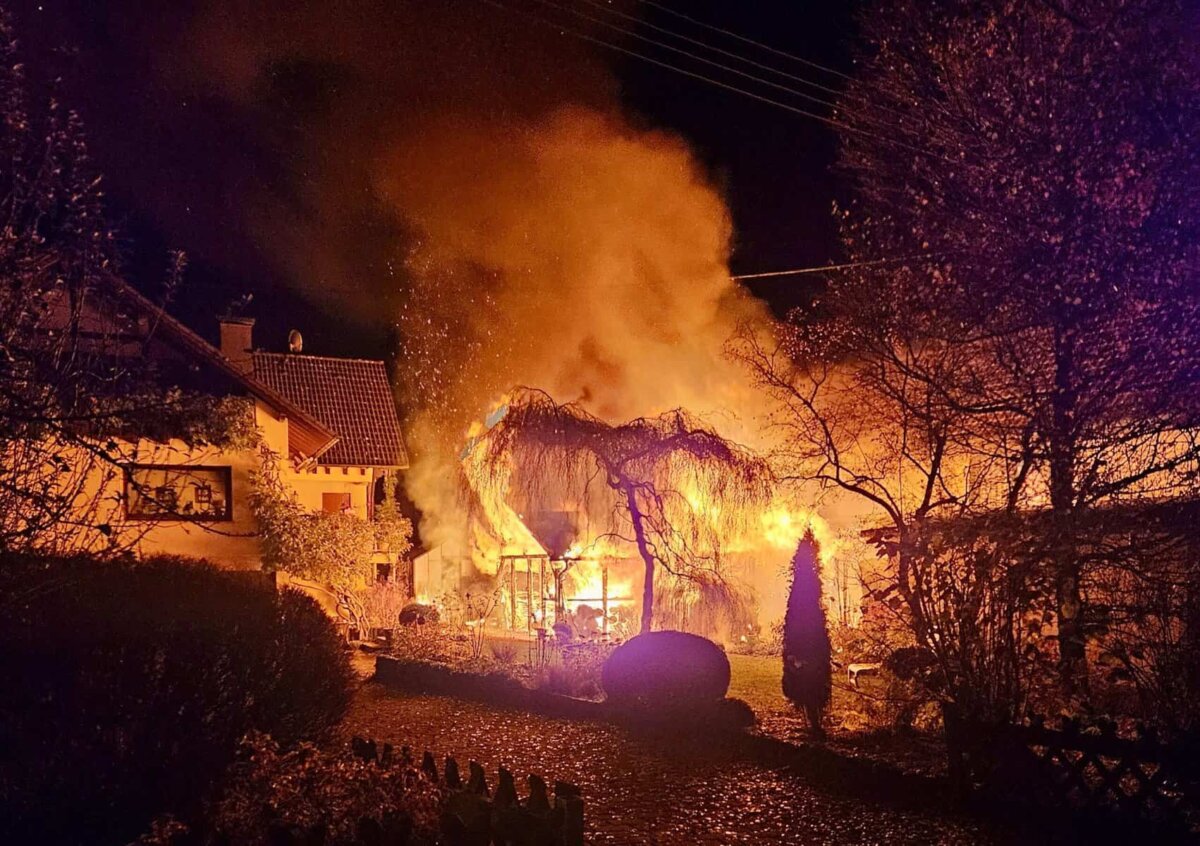 Ein Gartenschuppen geriet am Sonntagabend in Wilflingen in Brand. Foto: privat
