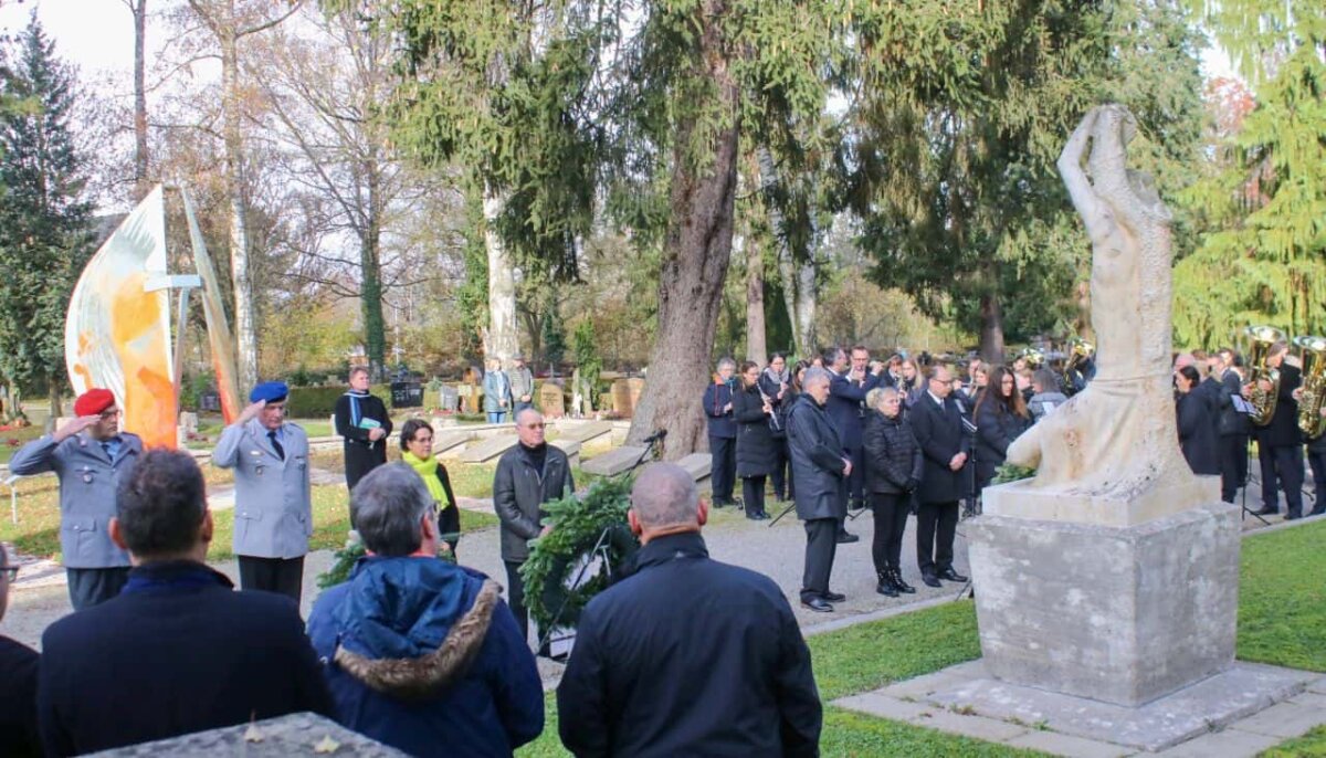 Kranzniederlegung am Ehrenmal für die GefallenenFotos: Berthold Hildebrand