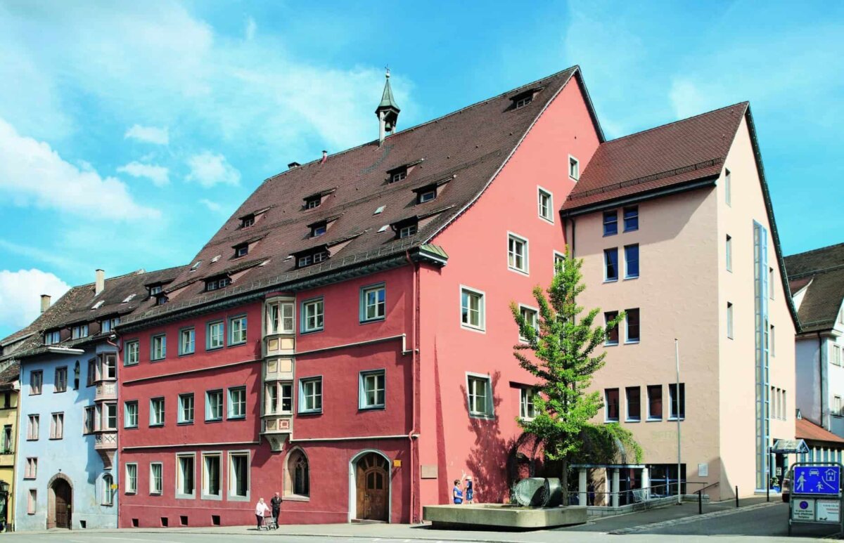 Das Alte Spital wurde urkundlich 1275 erstmals erwähnt. Bis 2012 beherbergte es das Altenpflegeheim der Stadt Rottweil. Das Archiv-Foto zeigt das Spital im Jahr 2011 (Foto: Stadt Rottweil / Reiter).