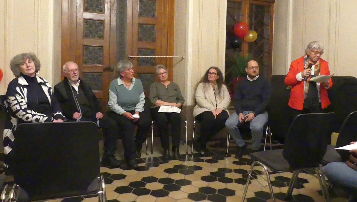 Plauderten über ihre deutsch-französischen Beziehungen (von links): Michaela Schottenbauer, Jean-Marc Herrgott, Anne-Marie Beaurier-Storz, Christine Gay-Rupp, Anne und Thomas Herzog, sowie Barbara Olowinsky als Organisatorin und Moderatorin. Foto: him-