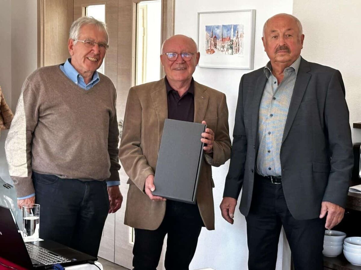 Von links: Marcus Banholzer, Referent Bruno Schwaibold und  Rainer Hezel, Vorsitzender der CDU SeniorenUnion Rottweil.  Foto: pm