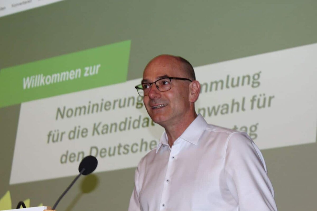 Dr. Andreas Ragoschke-Schumm, Kandidat der Grünen für die Bundestagswahl, freut sich über die vielen neuen Mitgliedsanträge. Foto: Moni Marcel