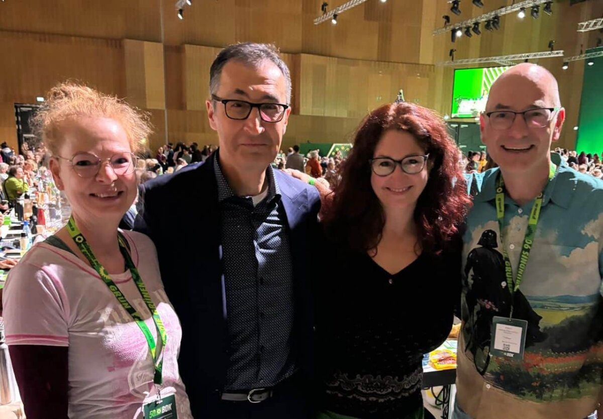 Gruppenbild mit dem Landwirtschaftsminister: Turid Pfautsch, Cem Özdemir, Sonja Rajsp-Lauer und Andreas Ragoschke-Schumm.  Foto: pm