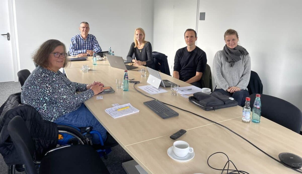 Von rechts nach links: Julia Schwarz und Benjamin Mauritz (a+r ARCHITEKTEN), Lisa Kibele (freiraumwerkstadt), Thomas Schenk (Behindertenbeauftragter des Landkreises Rottweil), Ruth Gronmayer (Behindertenbeauftragte der Stadt Rottweil).Foto: Landkreis Rottweil