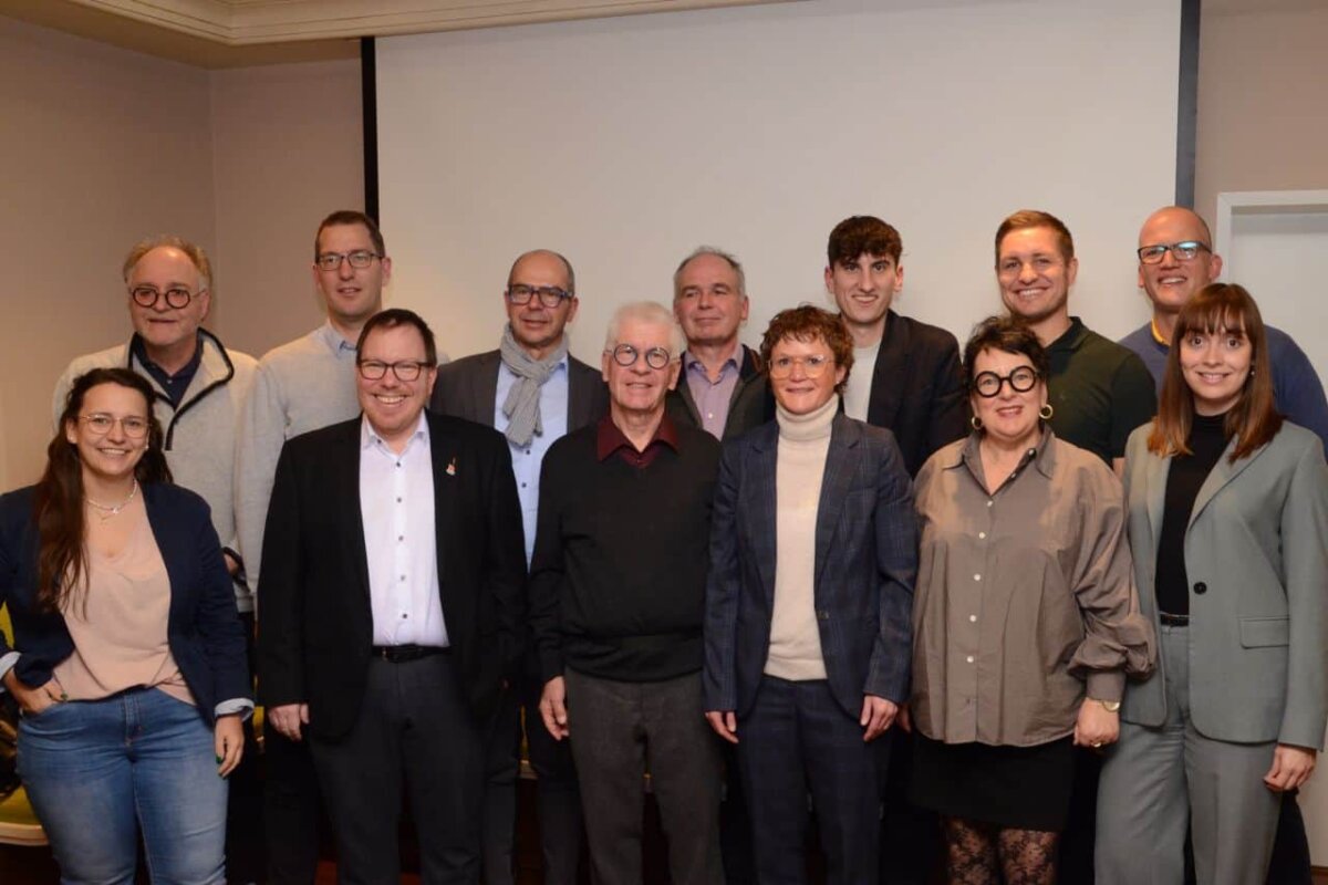Im neugewählten Vorstand des CDU-Stadtverbands Rottweil vertreten sind (von links) Carmen Jäger, Patrick Mink, Stephan Vilgis, Alexander Brede, Axel Wenzler, Martin Baumgartner, Rainer Pfautsch, Miriam Kammerer, Carl Zimmerer, Annette Wenzler, Pascal Schneider, Daniel Essenbreis und Katharina Bechtold. Die übrigen Vorstandsmitglieder waren berufs- oder krankheitsbedingt verhindert.
Foto: Martin Baumgartner