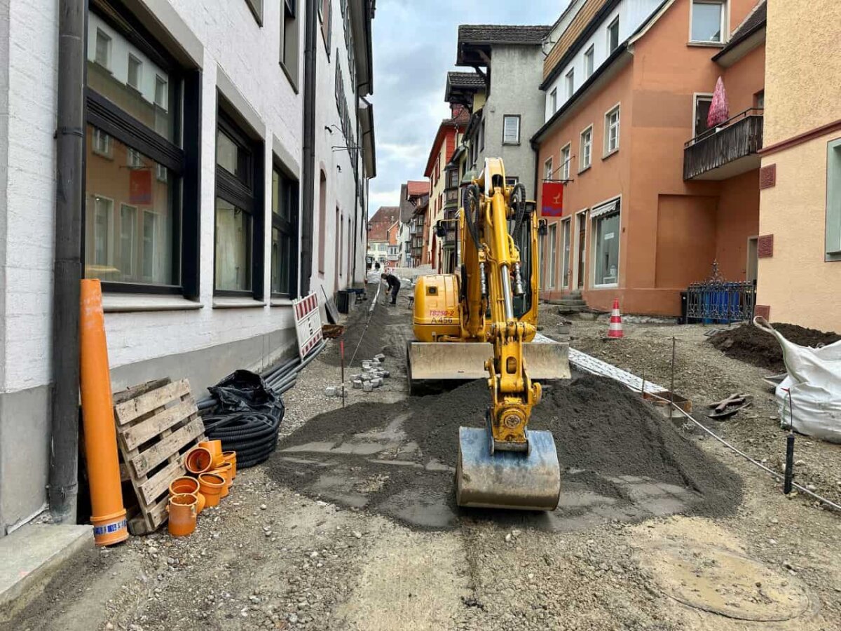 Die Leitungen der ENRW sind verlegt, jetzt geht es in der Bruderschaftsgasse an die Oberflächengestaltung (Foto: Stadt Rottweil / Smadu).