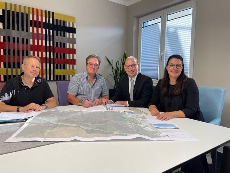 Fußgänger-Hängebrücke Rottweil: Vertragswerk unterzeichnet