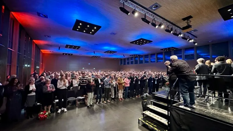 Beim Narrenmarsch: Die Rottweiler Stadthalle am Abend des Bürgerempfangs. Foto: gg