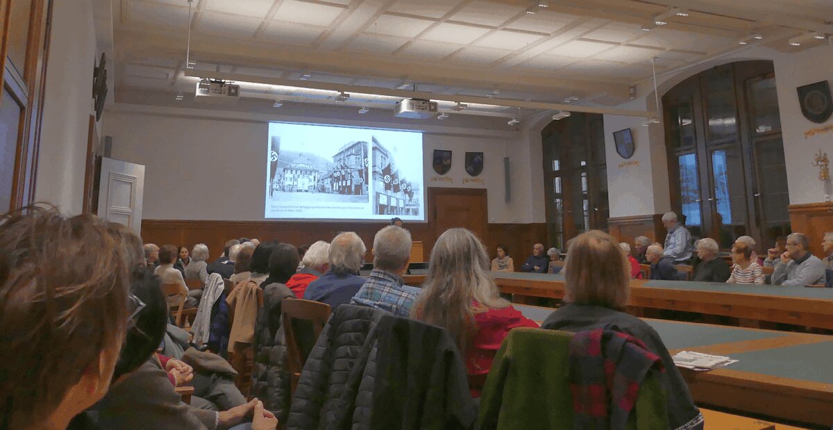 Sehr gut besuchter Vortrag über die Rolle der Stadtverwaltung in der NS-Zeit. Fotos: him