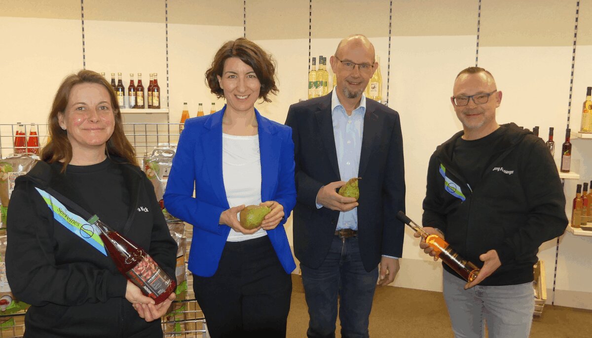 Freuen sich, dass es nun losgeht (von links): Tanja Kock, Oberbürgermeisterin Dorothee Eisenlohr, Wirtschaftsförderer Ralf Heinzelmann und Wolfgang Fischinger. Foto: him