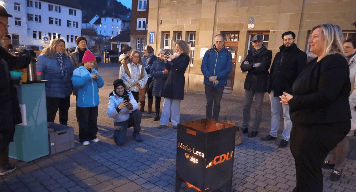 Die Bundestagsabgeordnete Maria-Lena Weiss  (rechts) bei ihrem Termin in Schramberg. Foto: pm