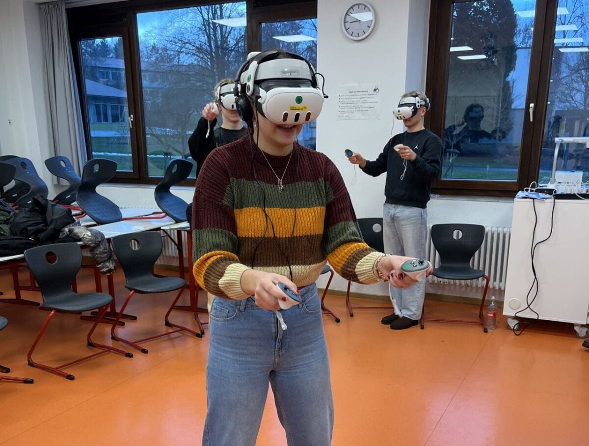 Die Schüler konnten sich im virtuellen Raum zur Musik bewegen. Foto: AMG