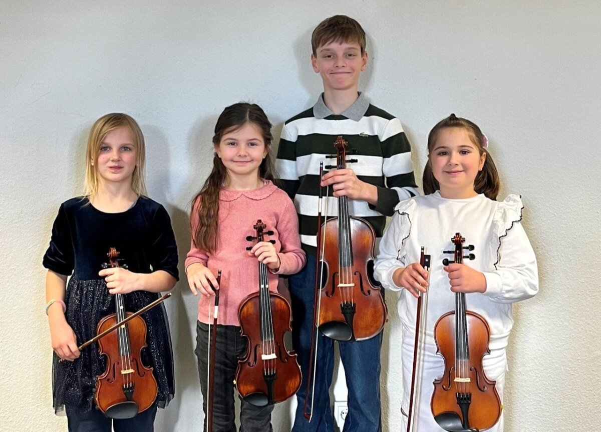 Von links: Alma Altmann, Seraphina F. Stern, Lionel A. Stern und Alexandra C. Rogojina. Foto: Musikschule