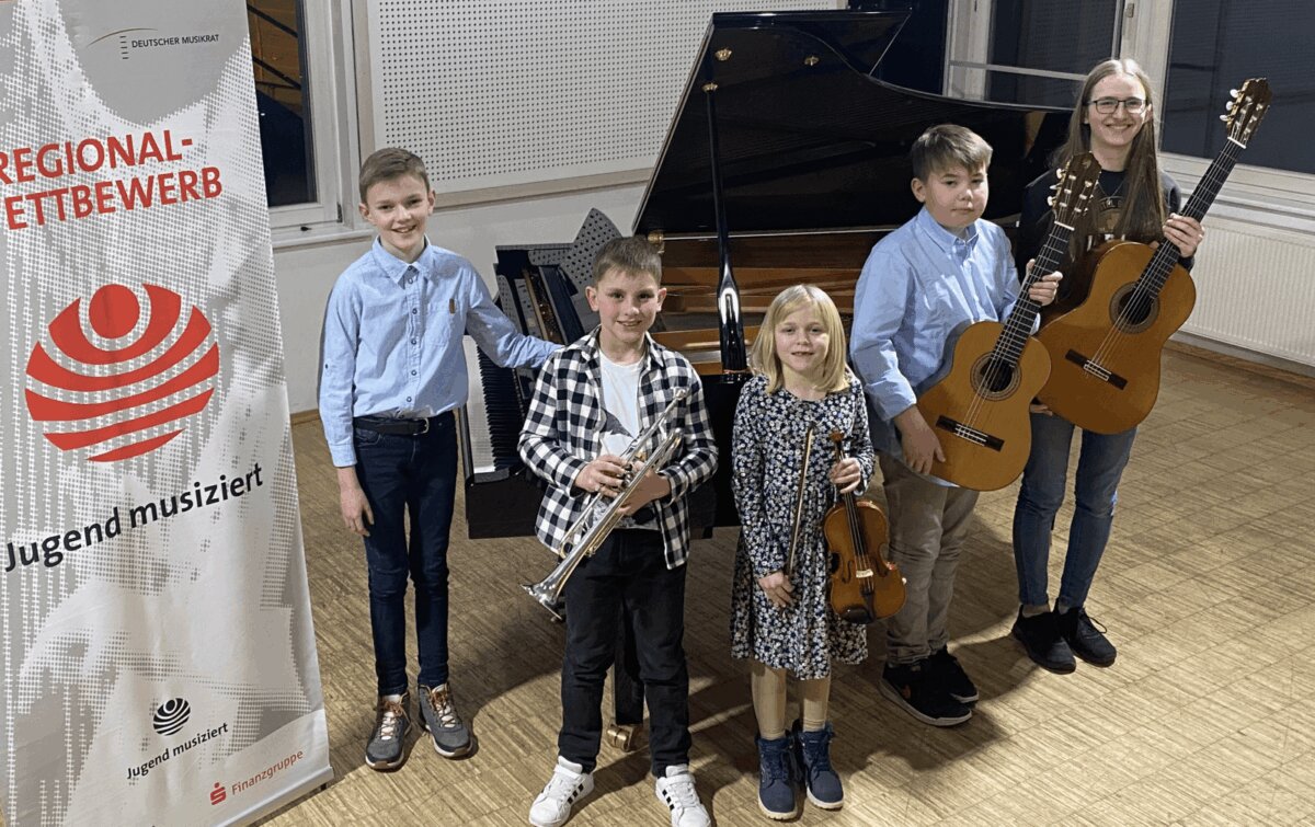 Erfolgreiche Jungmusikerinnen und Musiker: Lennart Mosmann, Emil Ortlieb, Lucia Faist, Jonas Schwarzkopf und Eva Pricking (MS St. Georgen) (von links) Foto: pm