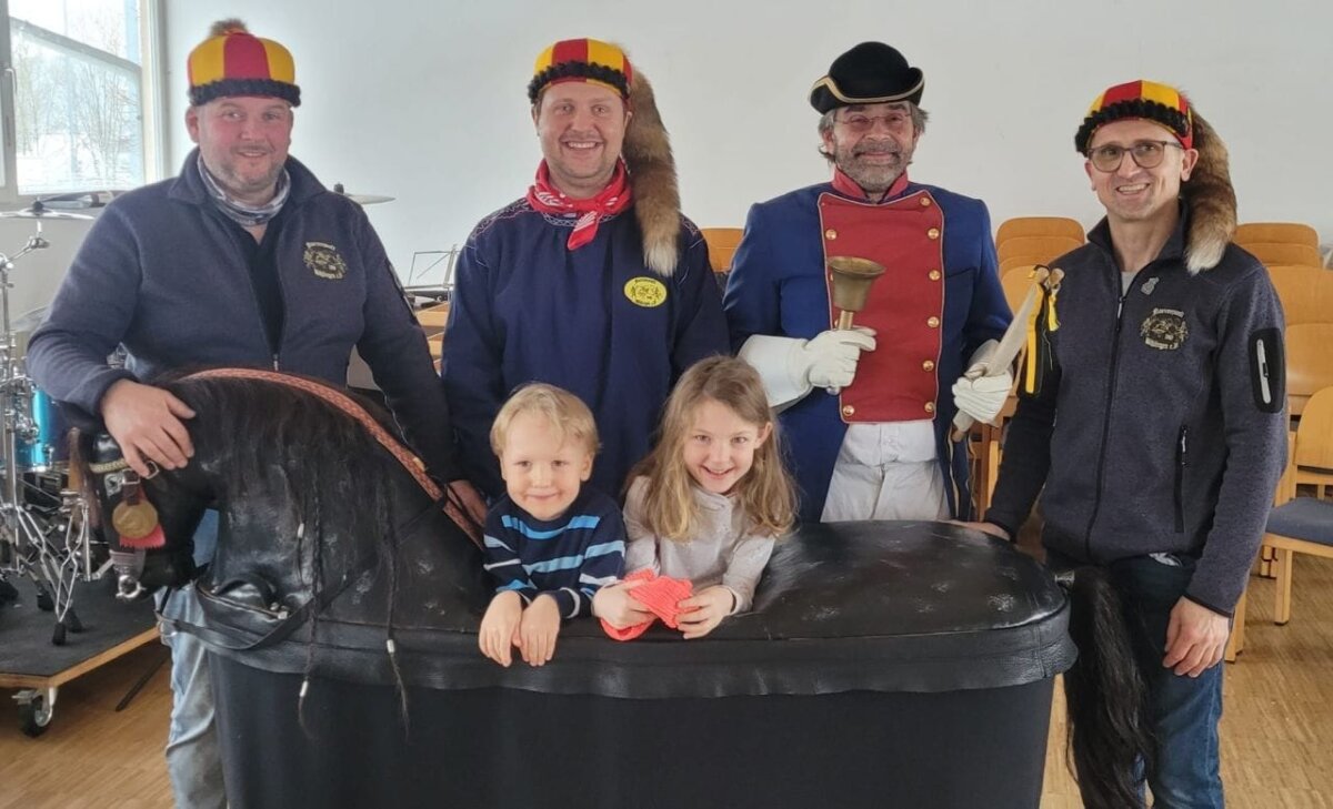 Hintere Reihe, von Links: Marco Kirchner, Danny Schwarz, Robin Slongo, Alexander Hetzel
Vordere Reihe von Links: Leon Schwarz und Lotta Dekold. Foto: Narrenzunft Bühlingen