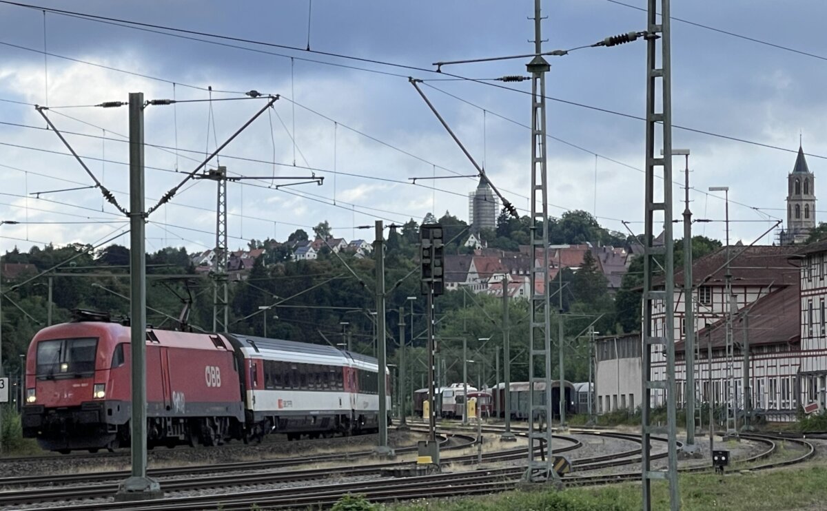 IC auf der Gäubahn-Strecke bei Rottweil. Foto: gg